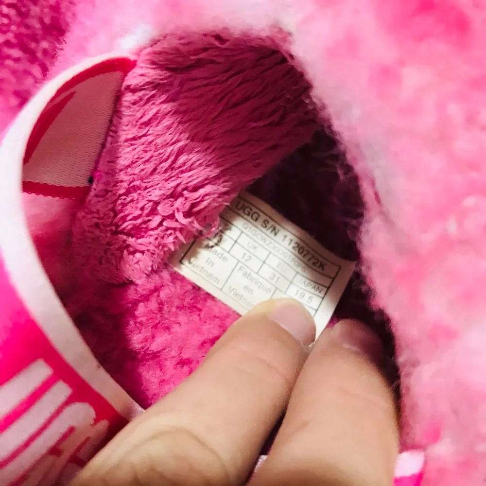 Ugg‎ slippers